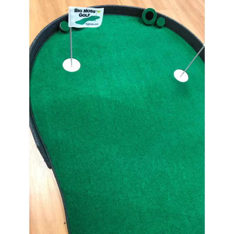 Big Moss Golf The Augusta V2 putting green close view.