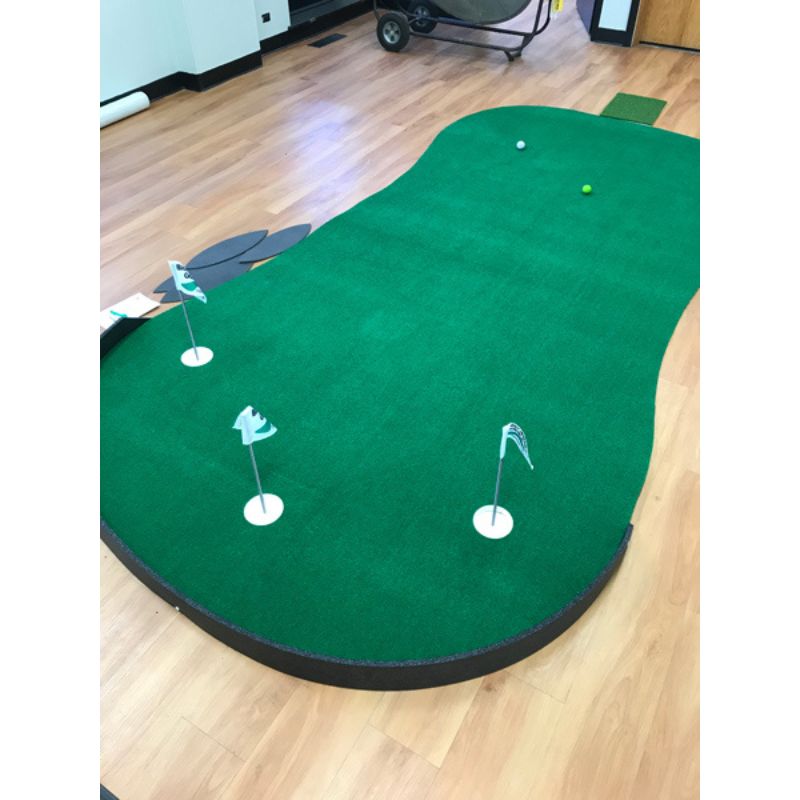 Big Moss Golf The General V2 putting green rear view.