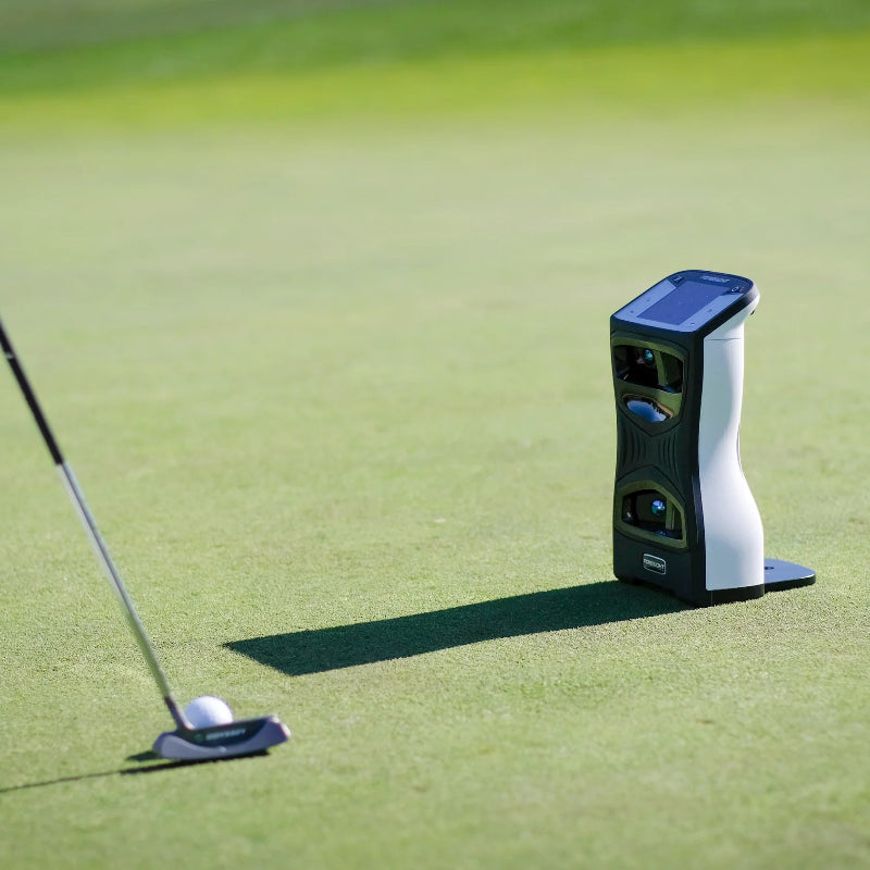 Foresight Sports QuadMAX Essential Putting Analysis man putting.