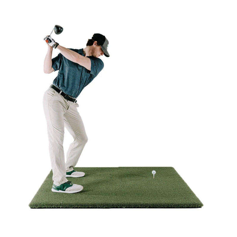 SIG Fairway Series Golf Mat golfer swingi to side.