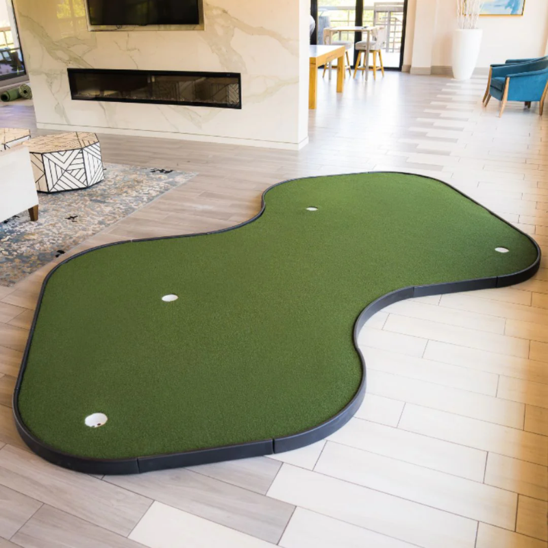 SIGPRO Double Break Putting Green.