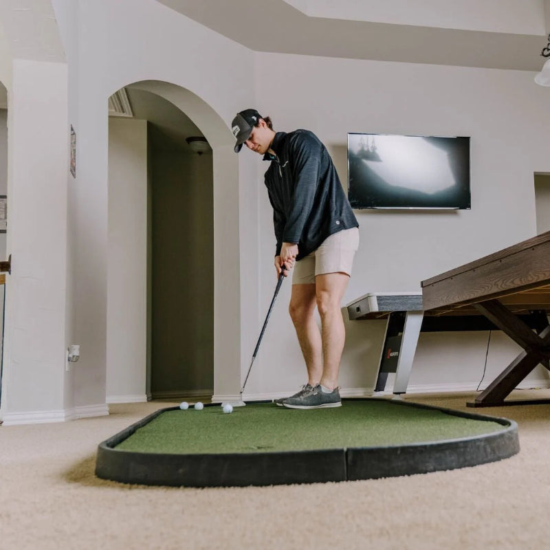 SIGPRO Gimme Putting Green lifestyle.
