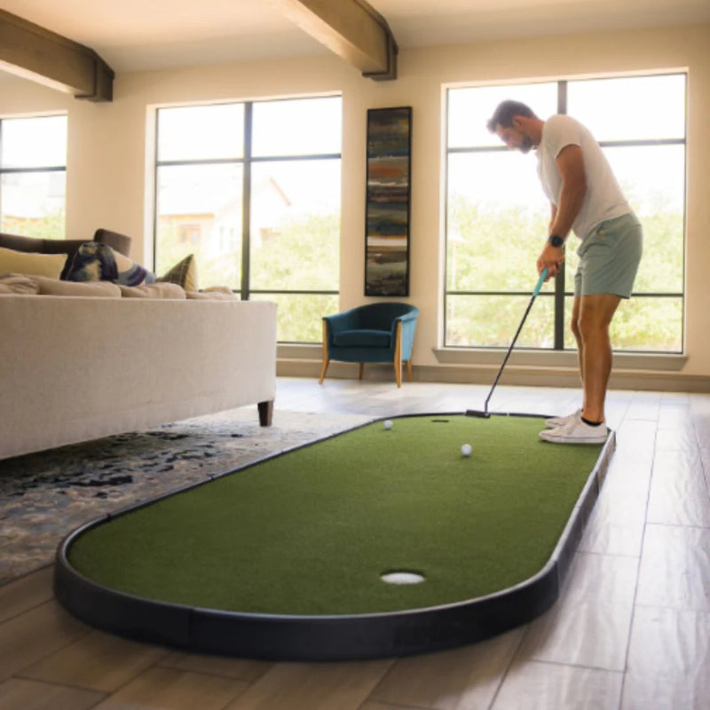 SIGPRO Tap In Putting Green golfer putting.