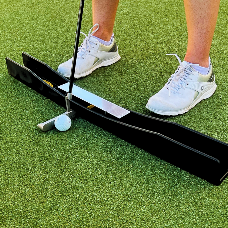 The Putting Arc MS-3D black front view with putter addressed to ball.