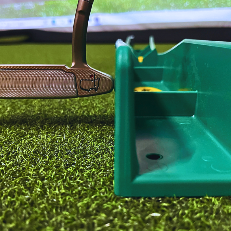The Putting Arc MS-3D green down the line view with putter.